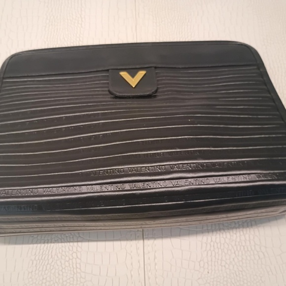 💋Valentino Garavani CLASSIC lightly used - Picture 1 of 14